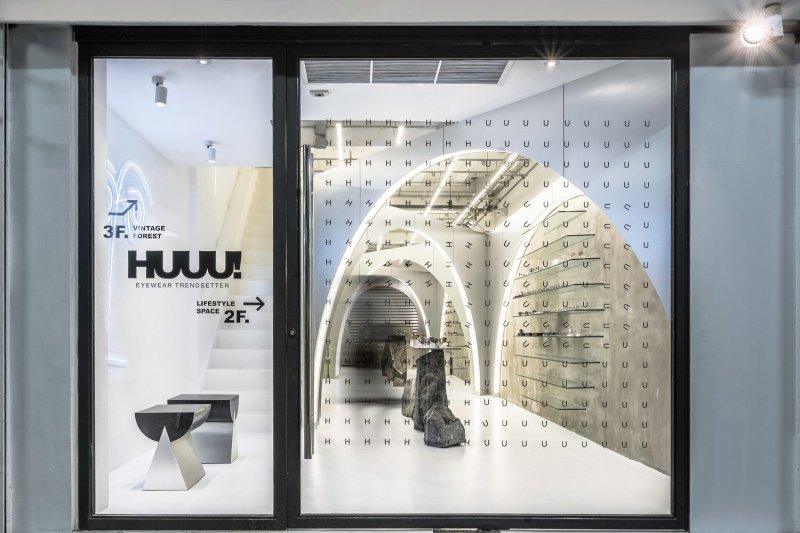 <b>高端潮流眼镜店面门头装修设计效果图</b>