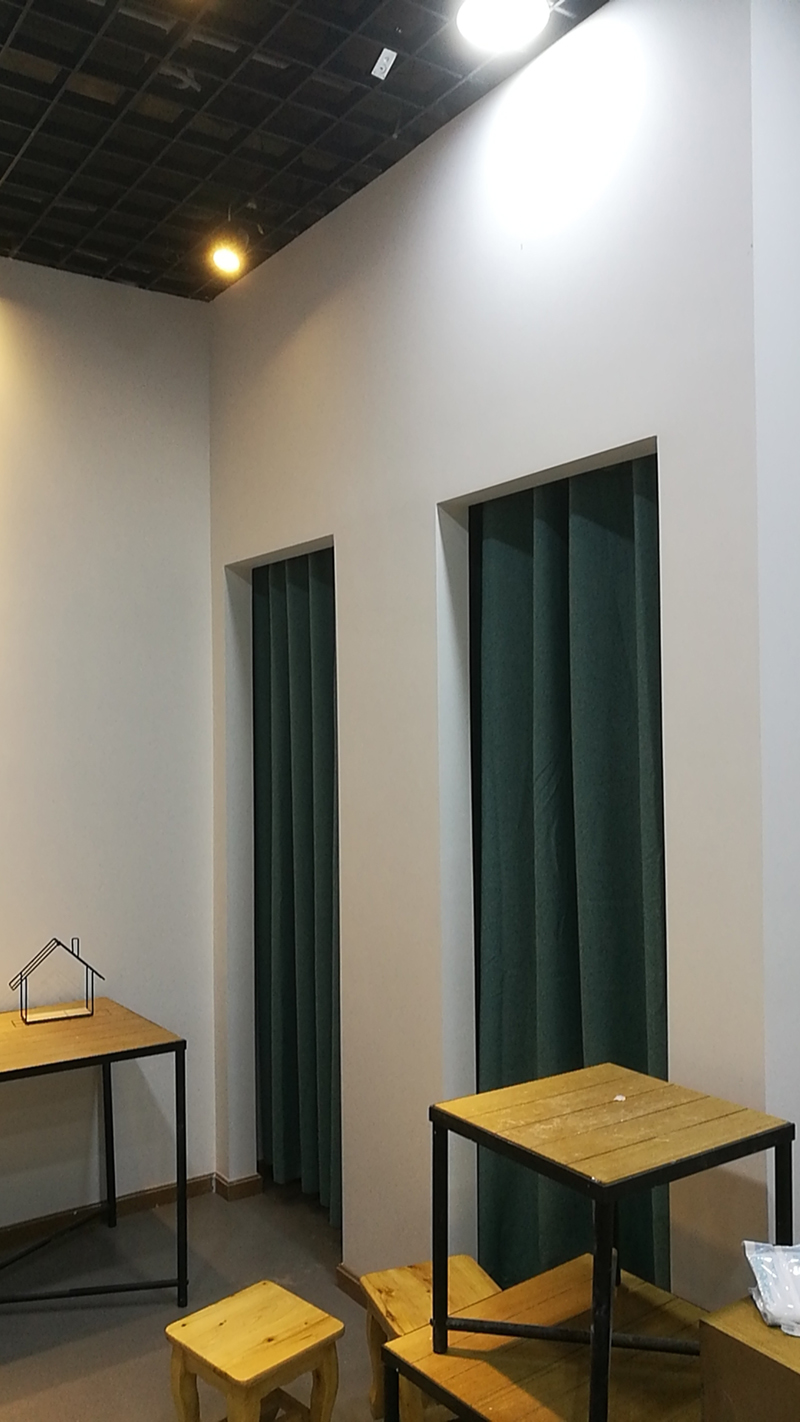 紫鹿服装店试衣间装修效果图