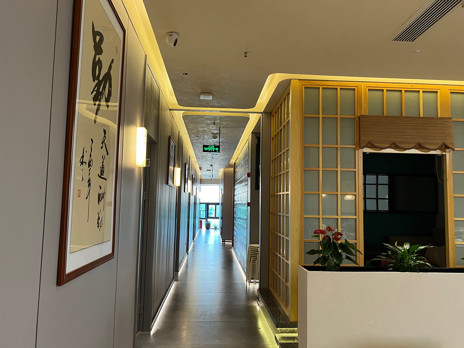 云上茶楼房间长廊装修实景图